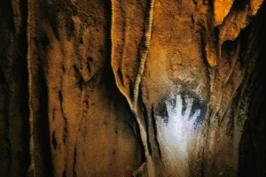 Stencil Maya in una grotta nel Belize (Fotografia di Dean Snow)
