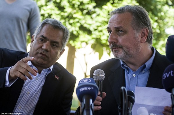 Eldamaty, a sinistra, e Reeves (AFP, Getty Images)